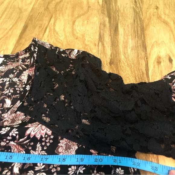 Knox Rose Pink Black Bohemian Floral Top Front Tie Lace Shoulder Flared Sleeve - Picture 7 of 11
